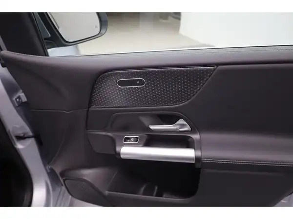 MERCEDES-BENZ B 200 (16/19)