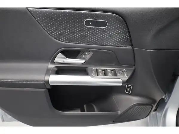 MERCEDES-BENZ B 200 (9/19)