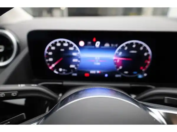 MERCEDES-BENZ B 200 (10/19)