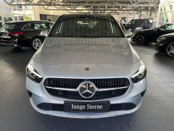 MERCEDES-BENZ B 200 (2/24)