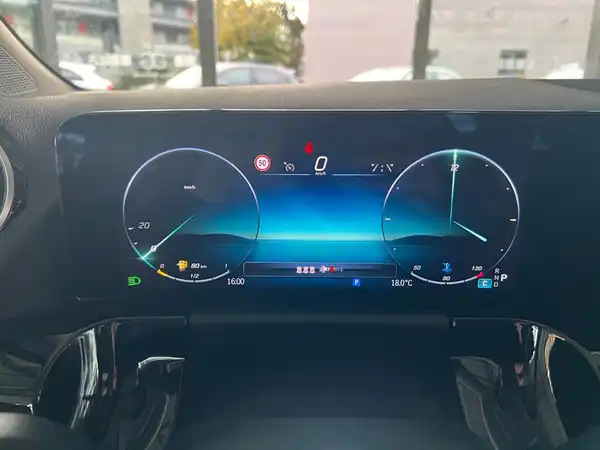 MERCEDES-BENZ B 200 d (21/22)