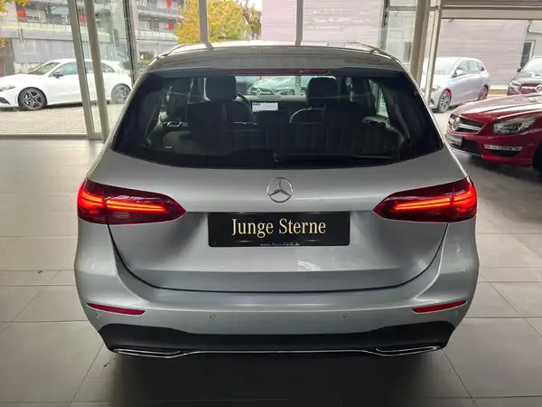 MERCEDES-BENZ B 200 d (4/22)