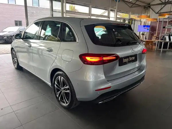 MERCEDES-BENZ B 200 d (5/22)