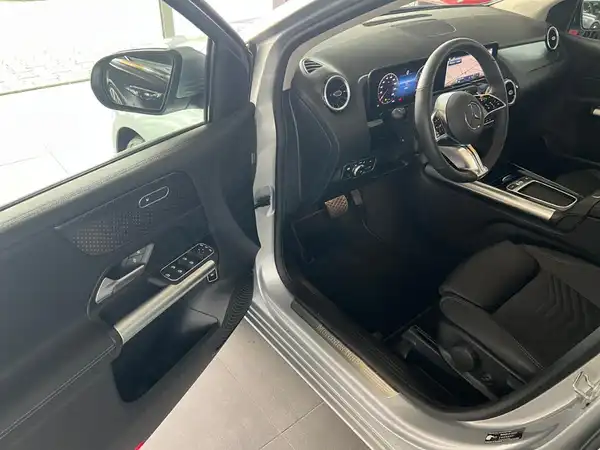 MERCEDES-BENZ B 200 d (6/22)