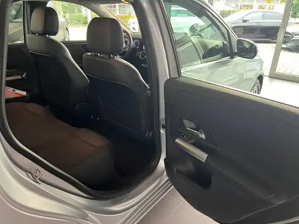 MERCEDES-BENZ B 200 d (9/22)