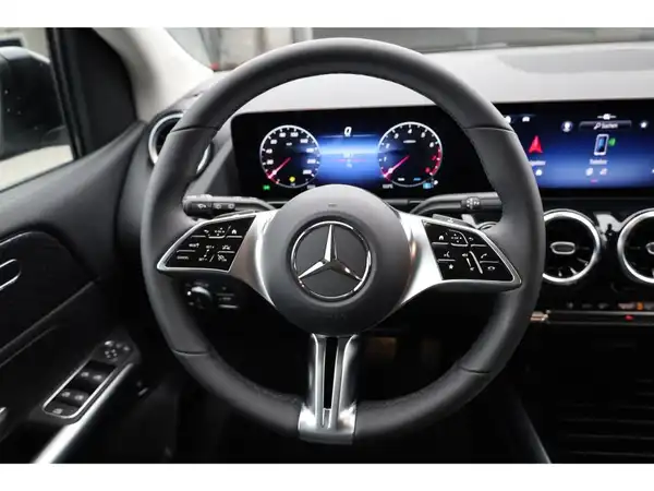MERCEDES-BENZ B 200 (15/25)
