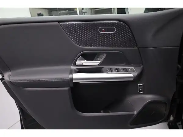 MERCEDES-BENZ B 200 (10/25)