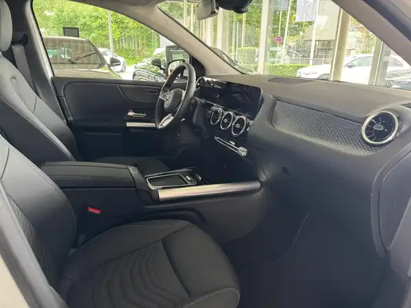 MERCEDES-BENZ B 200 (16/22)