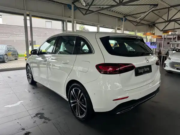 MERCEDES-BENZ B 200 (3/22)
