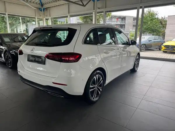 MERCEDES-BENZ B 200 (5/22)