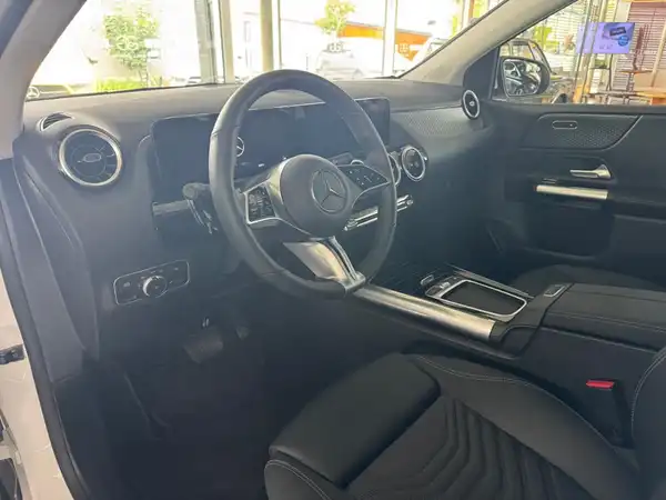 MERCEDES-BENZ B 200 (9/22)