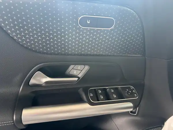 MERCEDES-BENZ B 200 (10/22)