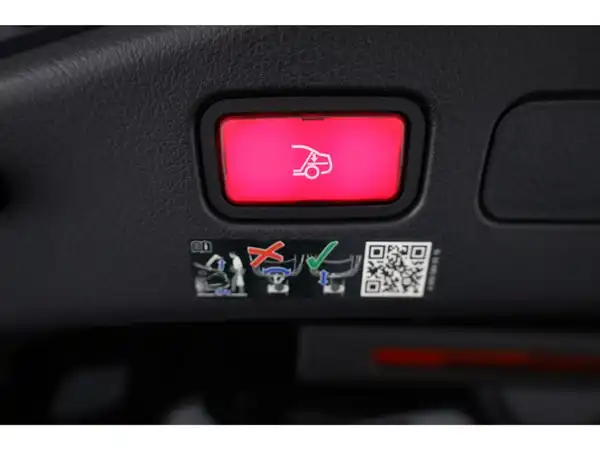 MERCEDES-BENZ CLE 200 4M Cabrio (24/26)