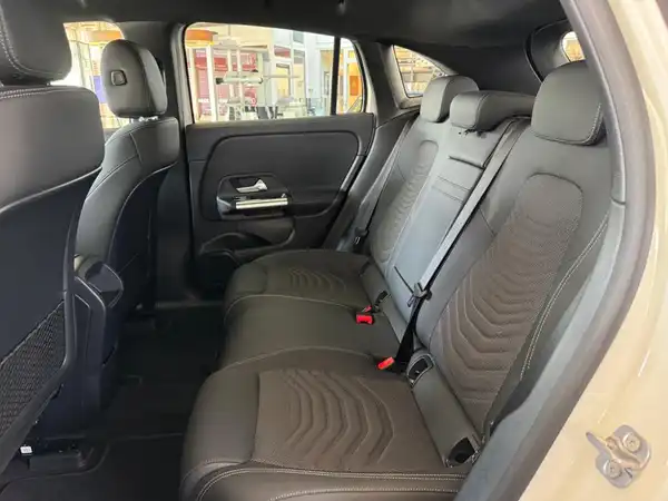 MERCEDES-BENZ EQA 350 4M (11/19)