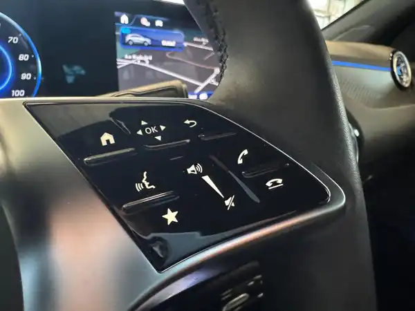 MERCEDES-BENZ EQA 300 4M (12/18)