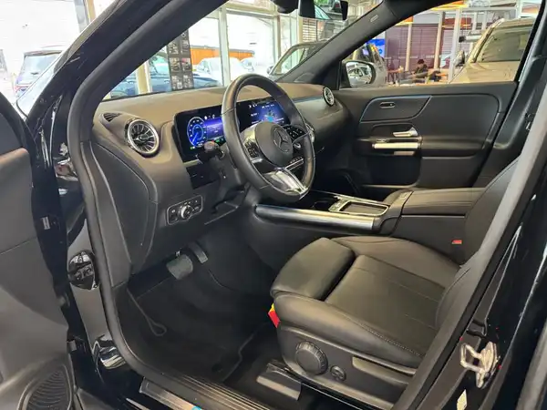 MERCEDES-BENZ EQA 300 4M (7/18)