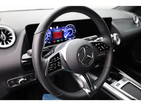 MERCEDES-BENZ EQA 350 4M (11/27)
