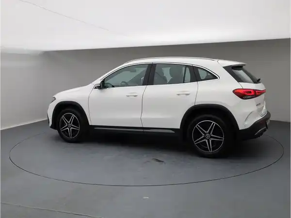 MERCEDES-BENZ EQA 250 (4/28)