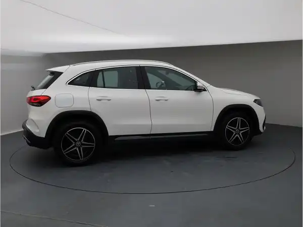 MERCEDES-BENZ EQA 250 (7/28)