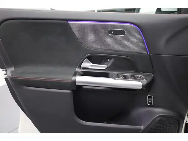 MERCEDES-BENZ EQA 250 (10/28)