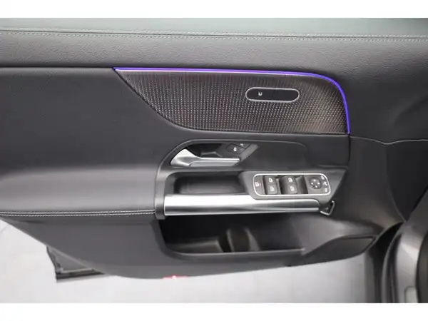 MERCEDES-BENZ EQA 250 (9/25)