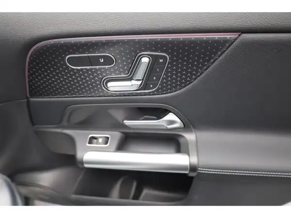 MERCEDES-BENZ EQA 350 4M (15/26)