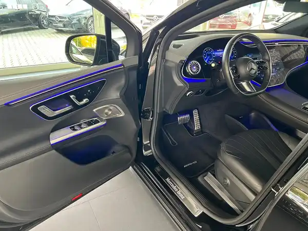 MERCEDES-BENZ EQE 350 4M SUV (8/30)