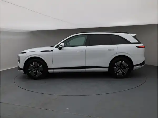 XPENG G9 RWD Standard Range (3/29)