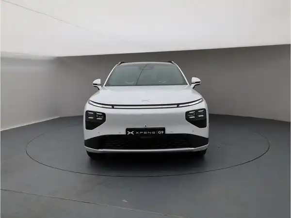 XPENG G9 RWD Standard Range (8/29)